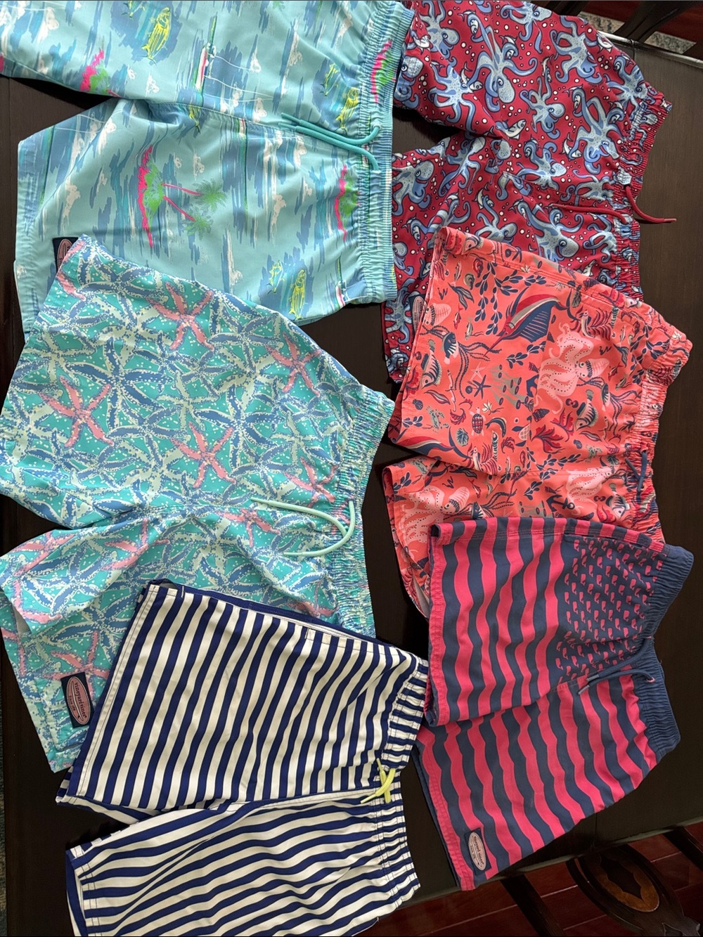 Size pairs of size medium boys vineyard vines swim trunks - Picture 14 of 14